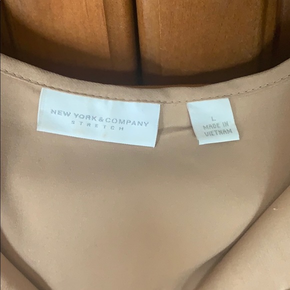 Tan blouse - Picture 3 of 5